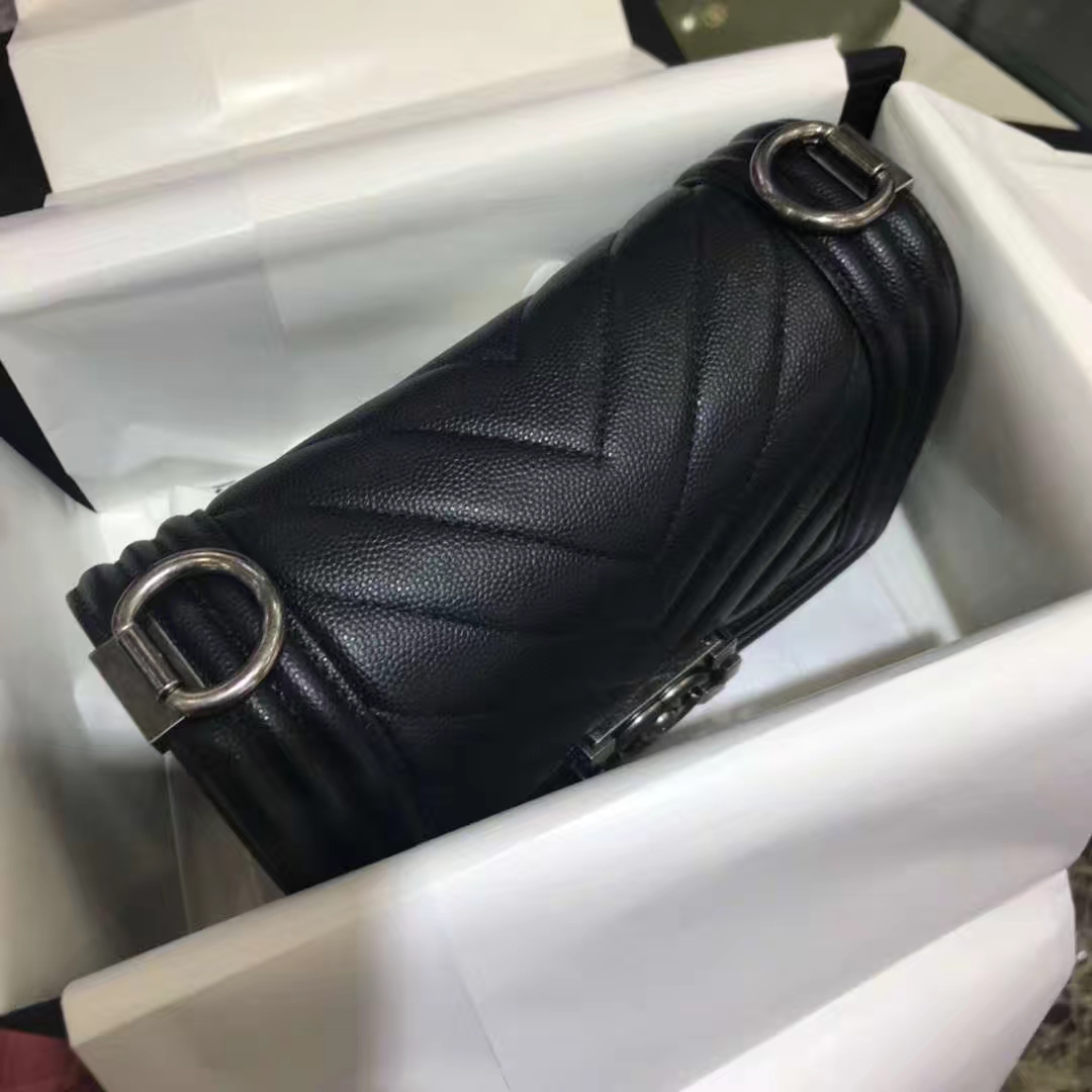 Chanel 香奈儿 Leboy Bag V款 小鱼子酱 黑色 20cm 复古银