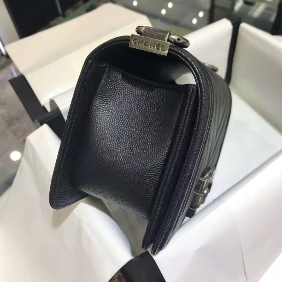 Chanel 香奈儿 Leboy Bag V款 小鱼子酱 黑色 20cm 复古银