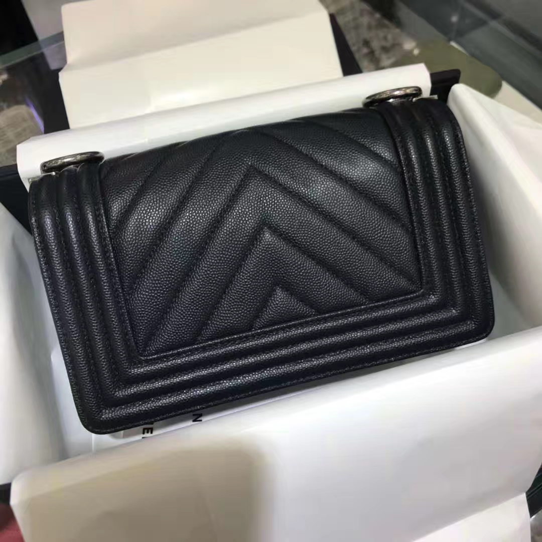 Chanel 香奈儿 Leboy Bag V款 小鱼子酱 黑色 20cm 复古银