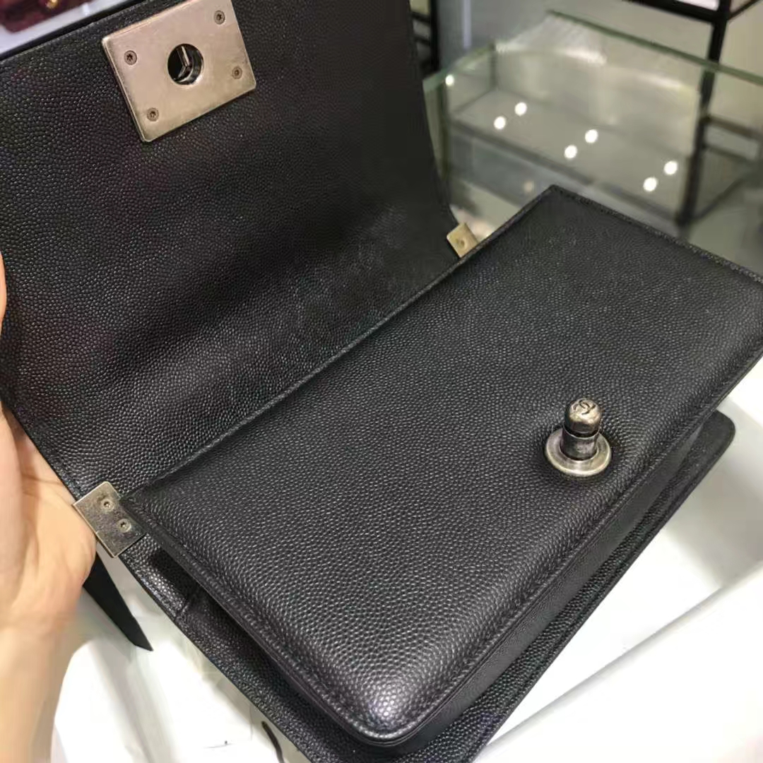 Chanel 香奈儿 Leboy Bag V款 小鱼子酱 黑色 20cm 复古银