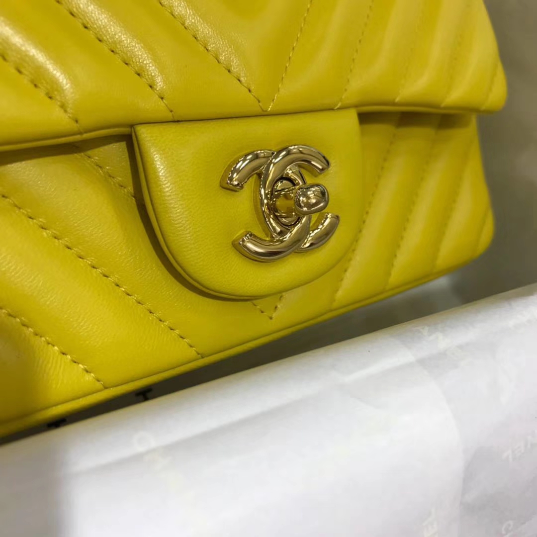 Chanel  香奈儿  V字秀系列 20cm 原厂皮小羊皮 明亮黄 金扣