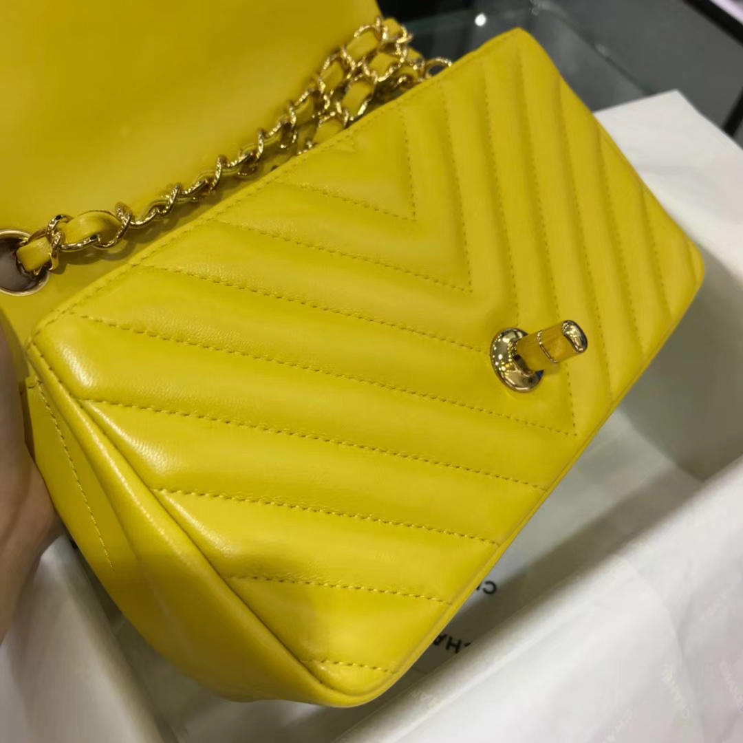 Chanel  香奈儿  V字秀系列 20cm 原厂皮小羊皮 明亮黄 金扣