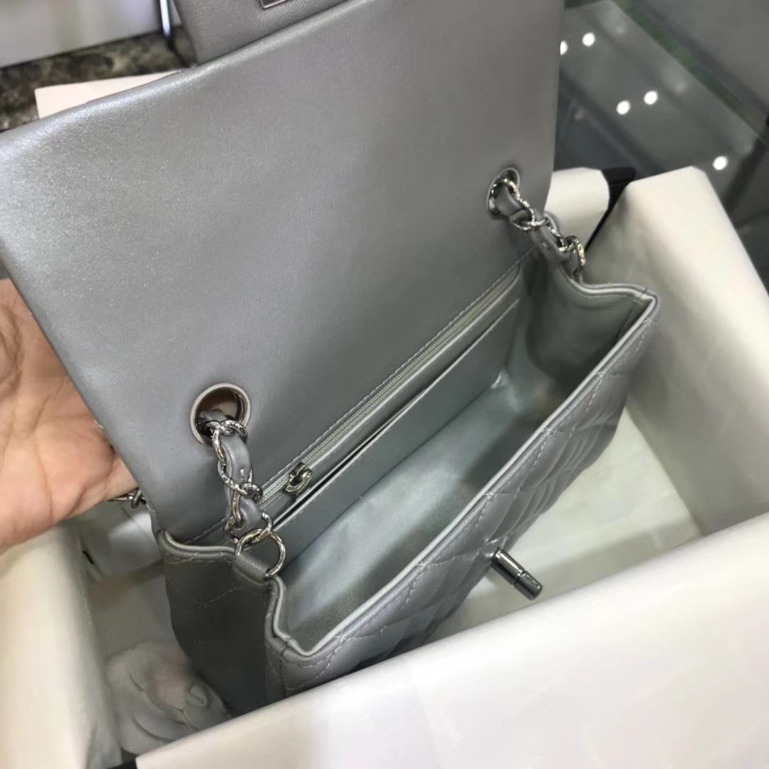 Chanel 香奈儿 Cf系列  20cm 原厂皮小羊皮 银色 银扣