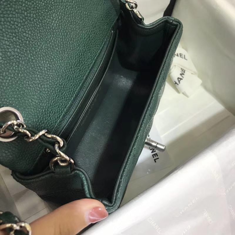 Chanel 香奈儿 Classic Flap  进口鱼子酱 17cm  翡翠绿 银扣