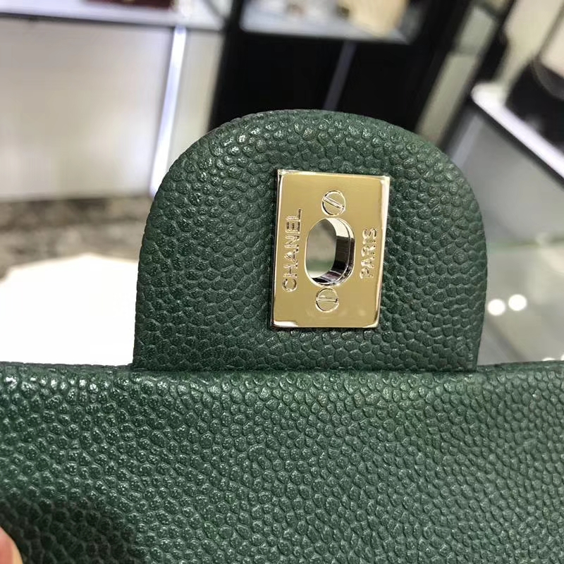 Chanel 香奈儿 Classic Flap  进口鱼子酱 17cm  翡翠绿 银扣