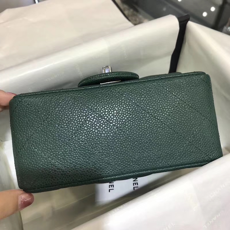 Chanel 香奈儿 Classic Flap  进口鱼子酱 17cm  翡翠绿 银扣