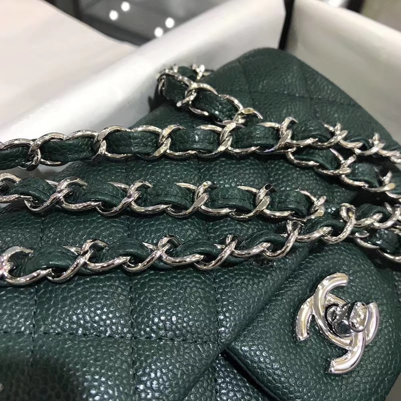 Chanel 香奈儿 Classic Flap  进口鱼子酱 17cm  翡翠绿 银扣
