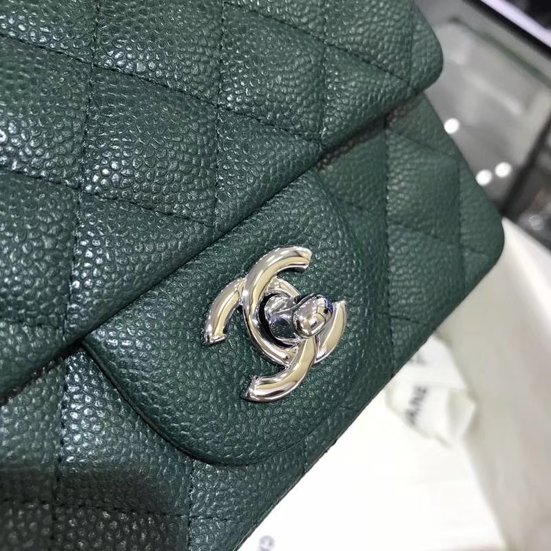 Chanel 香奈儿 Classic Flap  进口鱼子酱 17cm  翡翠绿 银扣