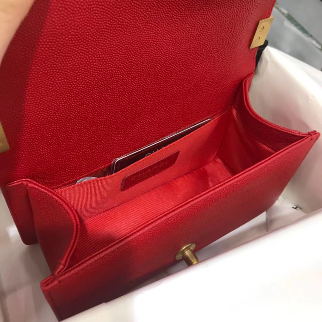 Chanel 香奈儿  Leboy Bag 鱼子酱 大红色 20cm 磨砂金