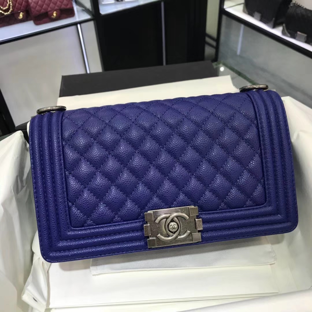 Chanel 香奈儿 Leboy Bag  鱼子酱  电关蓝 25cm 古银扣