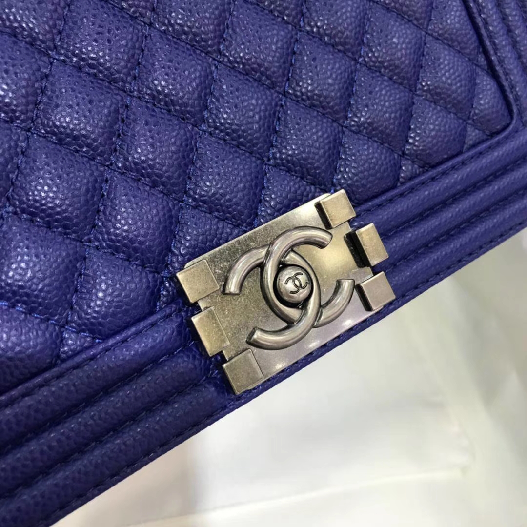 Chanel 香奈儿 Leboy Bag  鱼子酱  电关蓝 25cm 古银扣