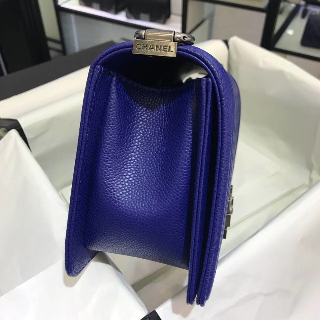 Chanel 香奈儿 Leboy Bag  鱼子酱  电关蓝 25cm 古银扣