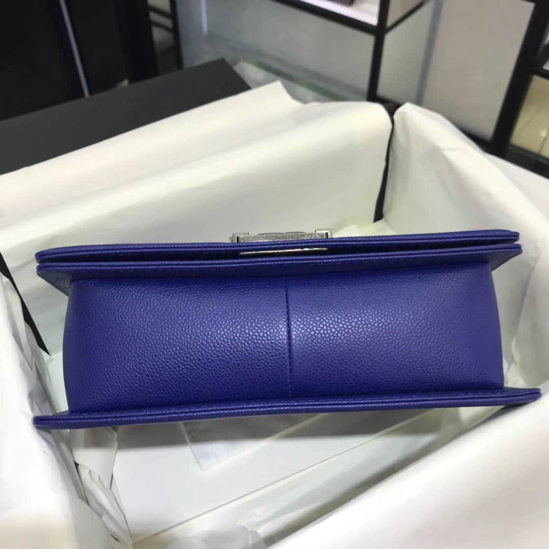 Chanel 香奈儿 Leboy Bag  鱼子酱  电关蓝 25cm 古银扣