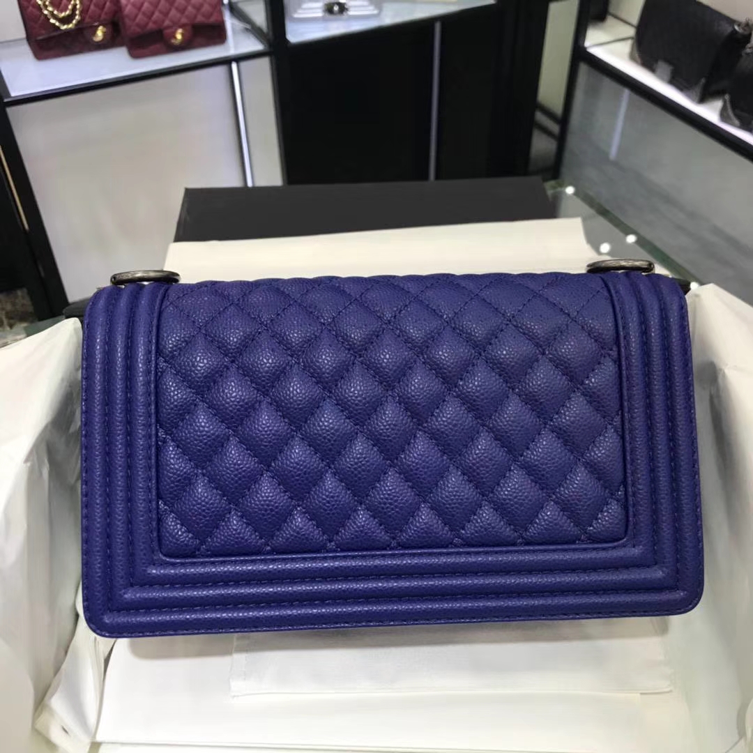 Chanel 香奈儿 Leboy Bag  鱼子酱  电关蓝 25cm 古银扣