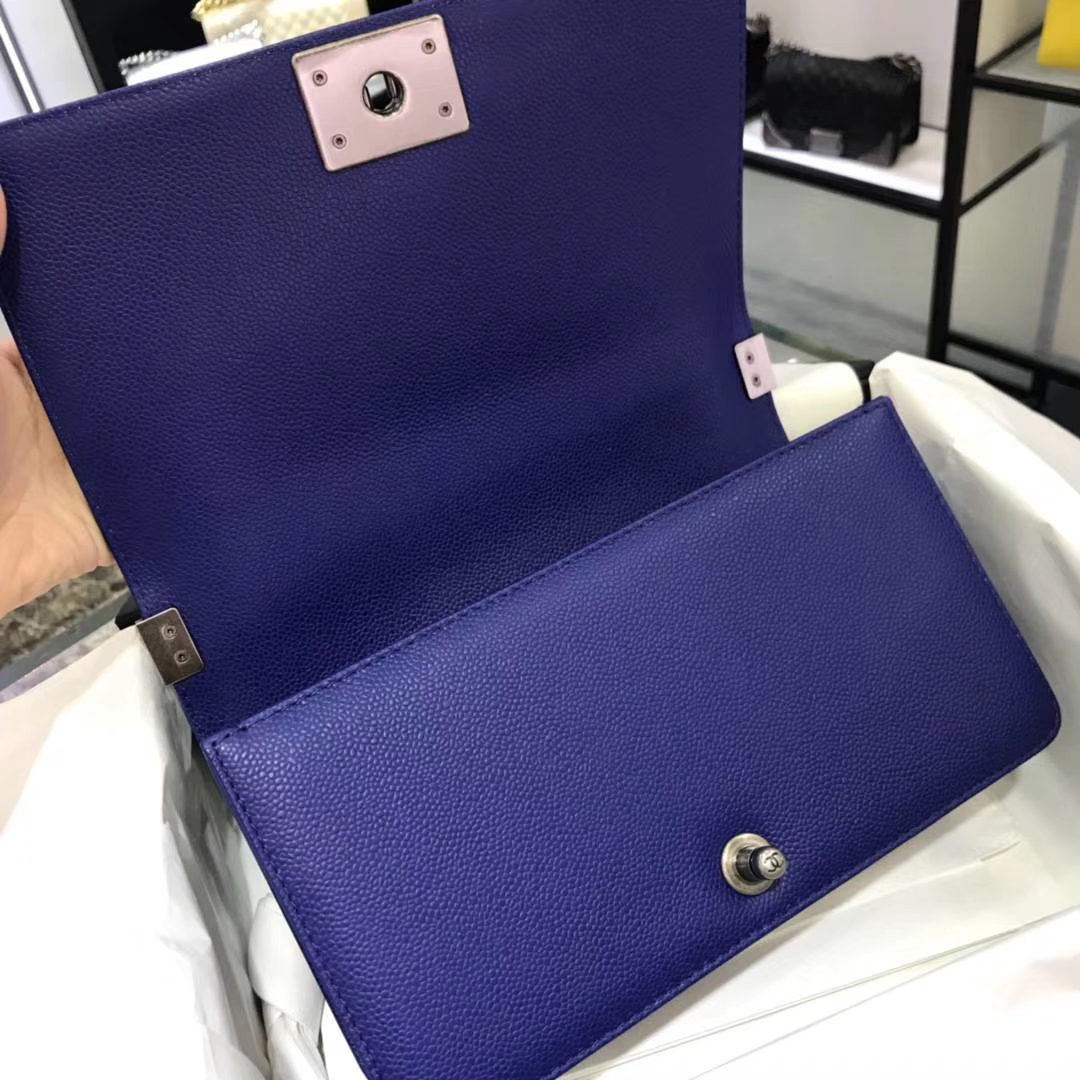 Chanel 香奈儿 Leboy Bag  鱼子酱  电关蓝 25cm 古银扣