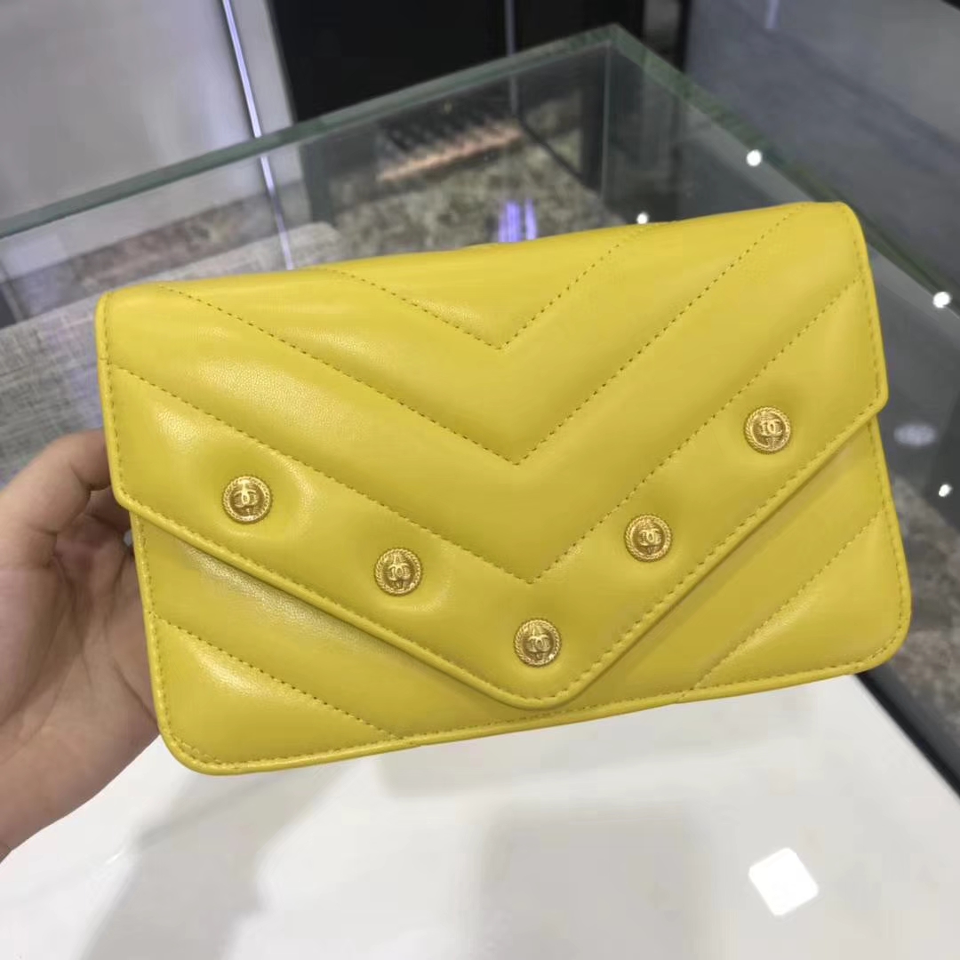 Chanel香奈儿 最新款 铆钉WOC 芒果黄 19cm YKK拉链