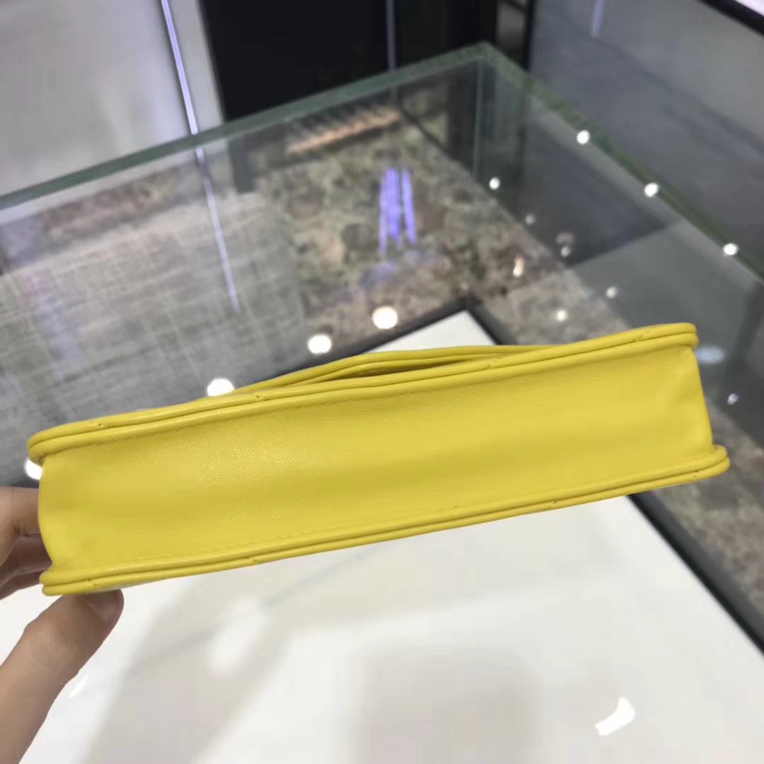 Chanel香奈儿 最新款 铆钉WOC 芒果黄 19cm YKK拉链
