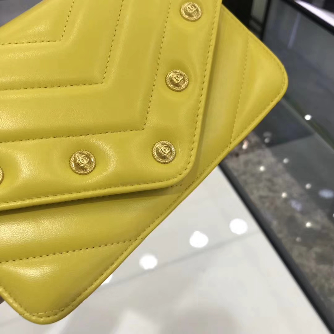 Chanel香奈儿 最新款 铆钉WOC 芒果黄 19cm YKK拉链