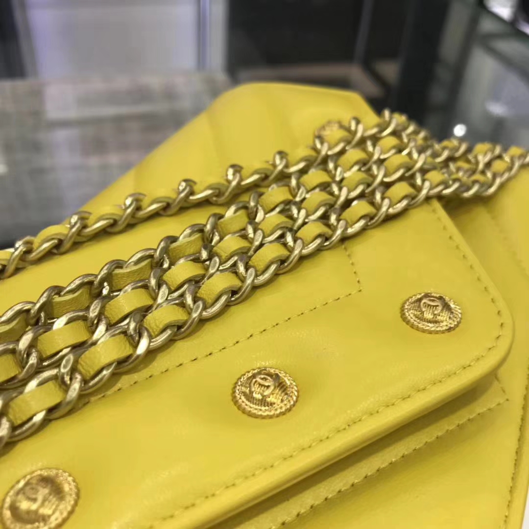 Chanel香奈儿 最新款 铆钉WOC 芒果黄 19cm YKK拉链