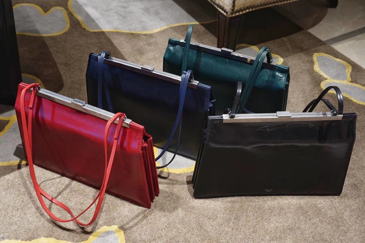CÉLINE clasp 牛皮油蜡纹  红色 开合包 细肩带