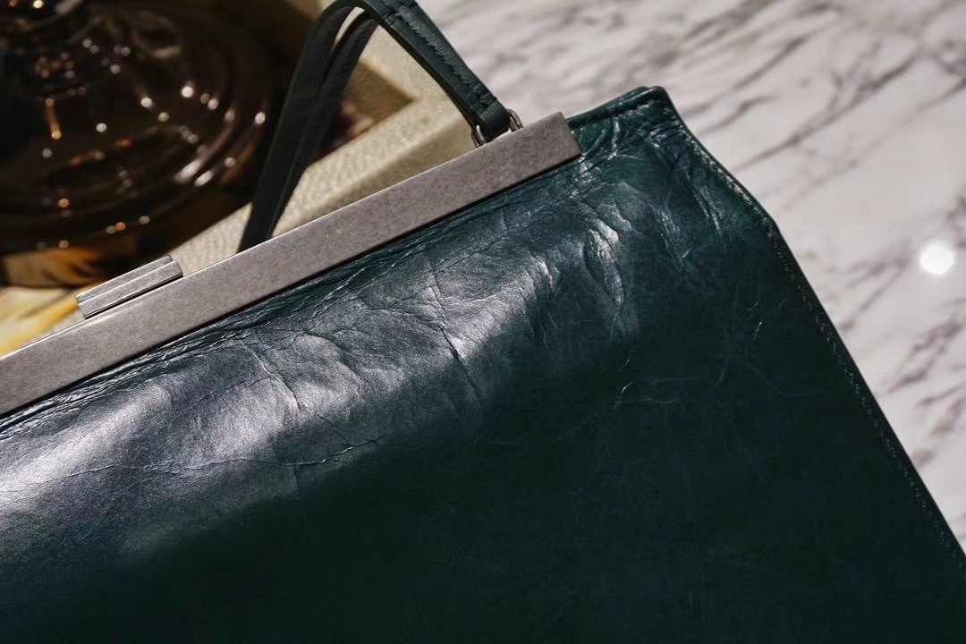 CÉLINE clasp 牛皮油蜡纹  墨绿色 开合包 细肩带