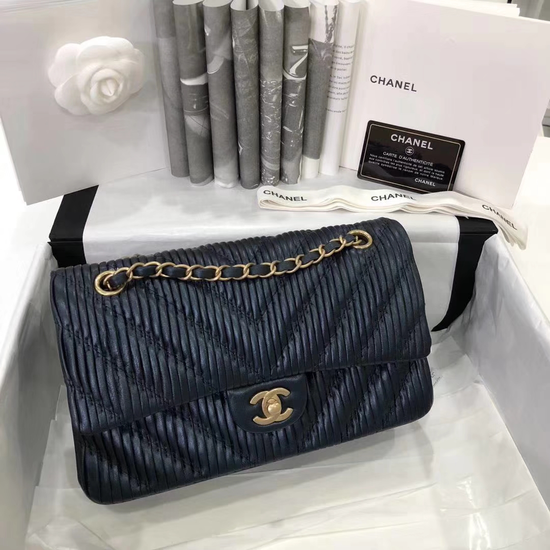 Chanel 香奈儿 希腊褶皱款 25cm 星空蓝 磨沙金的质感  Chanel Classic Flap