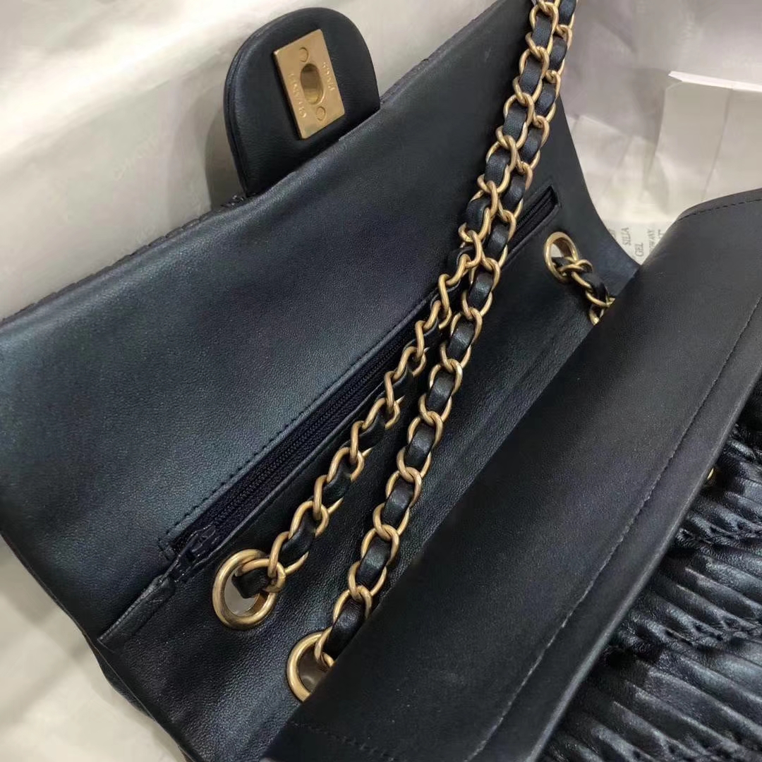 Chanel 香奈儿 希腊褶皱款 25cm 星空蓝 磨沙金的质感  Chanel Classic Flap