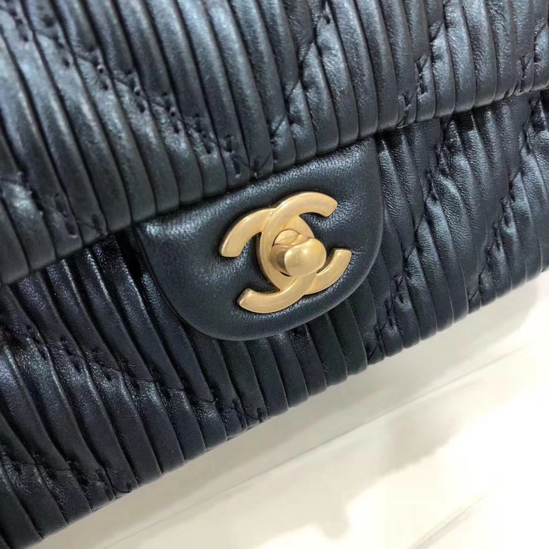 Chanel 香奈儿 希腊褶皱款 25cm 星空蓝 磨沙金的质感  Chanel Classic Flap