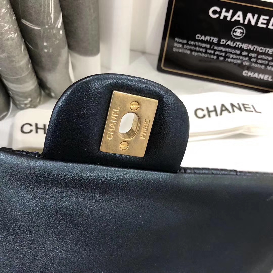 Chanel 香奈儿 希腊褶皱款 25cm 星空蓝 磨沙金的质感  Chanel Classic Flap
