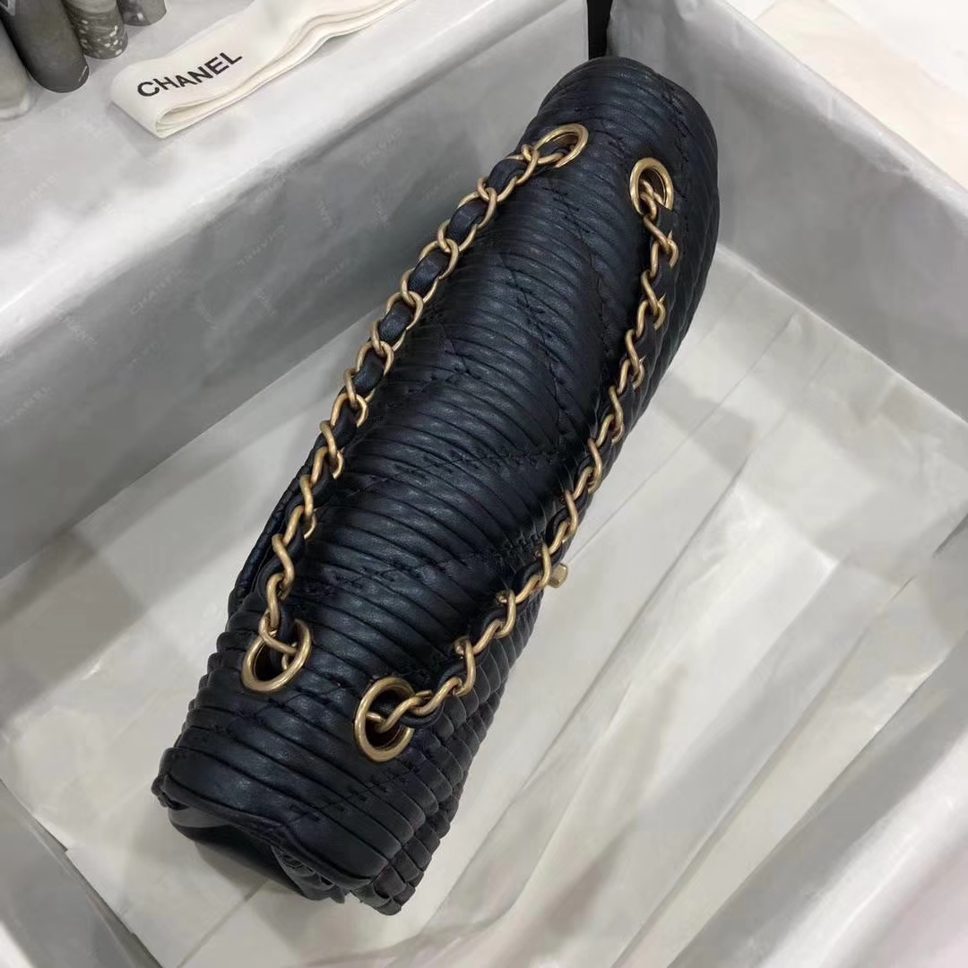 Chanel 香奈儿 希腊褶皱款 25cm 星空蓝 磨沙金的质感  Chanel Classic Flap