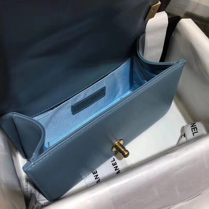Chanel 香奈儿 Leboy Bag 大V款 小羊皮 雾霾蓝 20cm 亚金扣