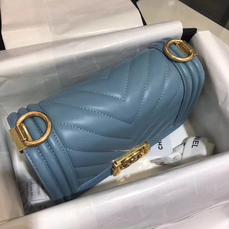 Chanel 香奈儿 Leboy Bag 大V款 小羊皮 雾霾蓝 20cm 亚金扣