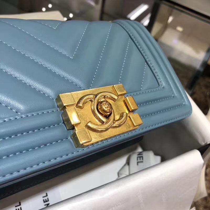 Chanel 香奈儿 Leboy Bag 大V款 小羊皮 雾霾蓝 20cm 亚金扣