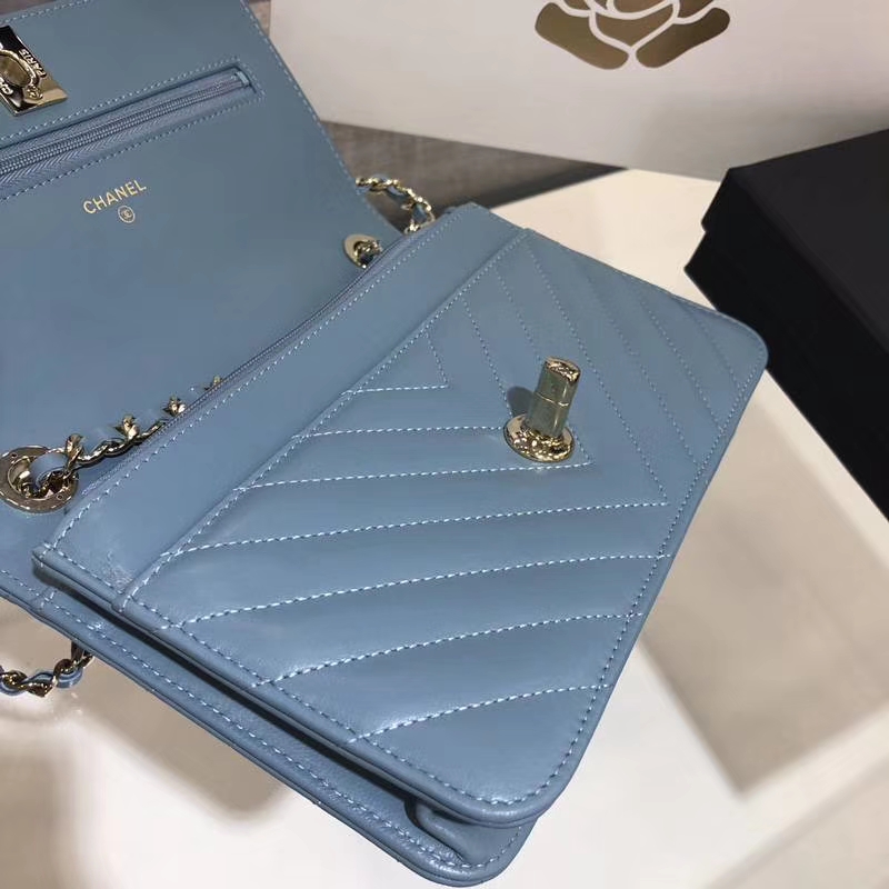 Chanel 香奈儿 发财包 V 字绣 小羊皮  20cm 梦幻蓝