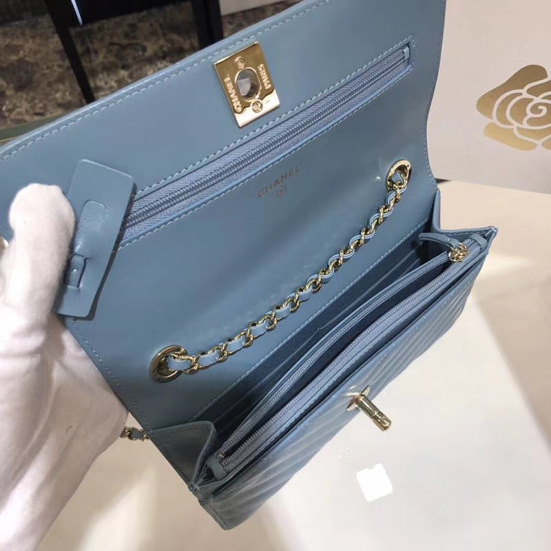 Chanel 香奈儿 发财包 V 字绣 小羊皮  20cm 梦幻蓝