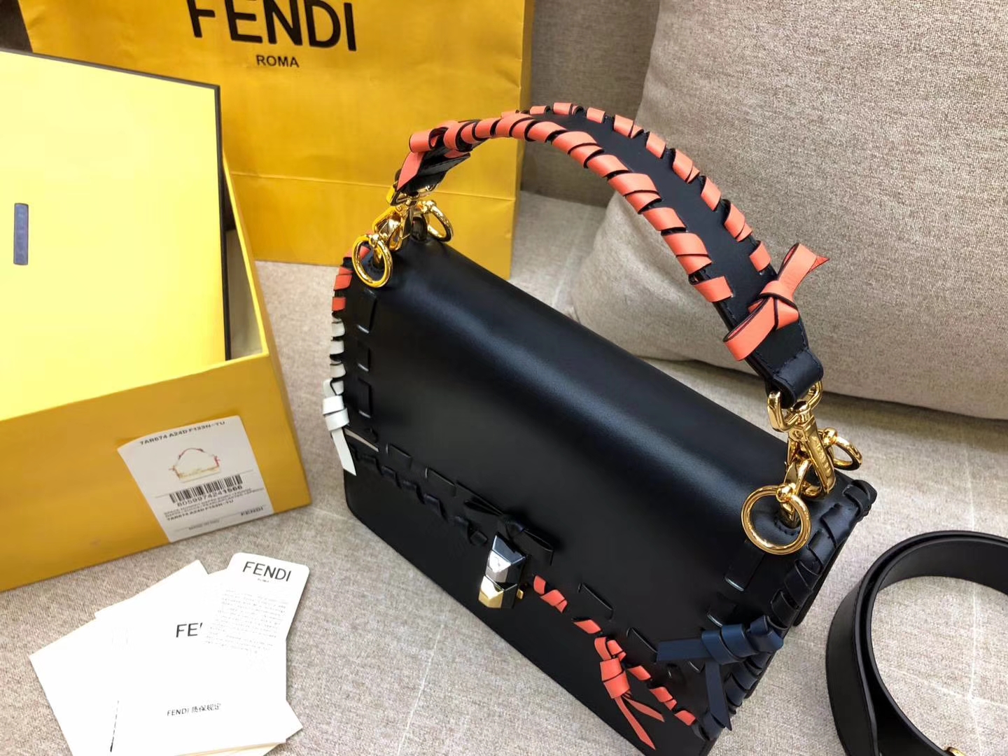 KANI PICCOLA翻盖手提袋 小牛皮 25cm 小蝴蝶结装饰 金扣
