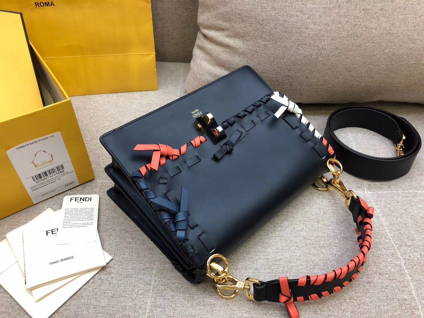 KANI PICCOLA翻盖手提袋 小牛皮 25cm 小蝴蝶结装饰 金扣