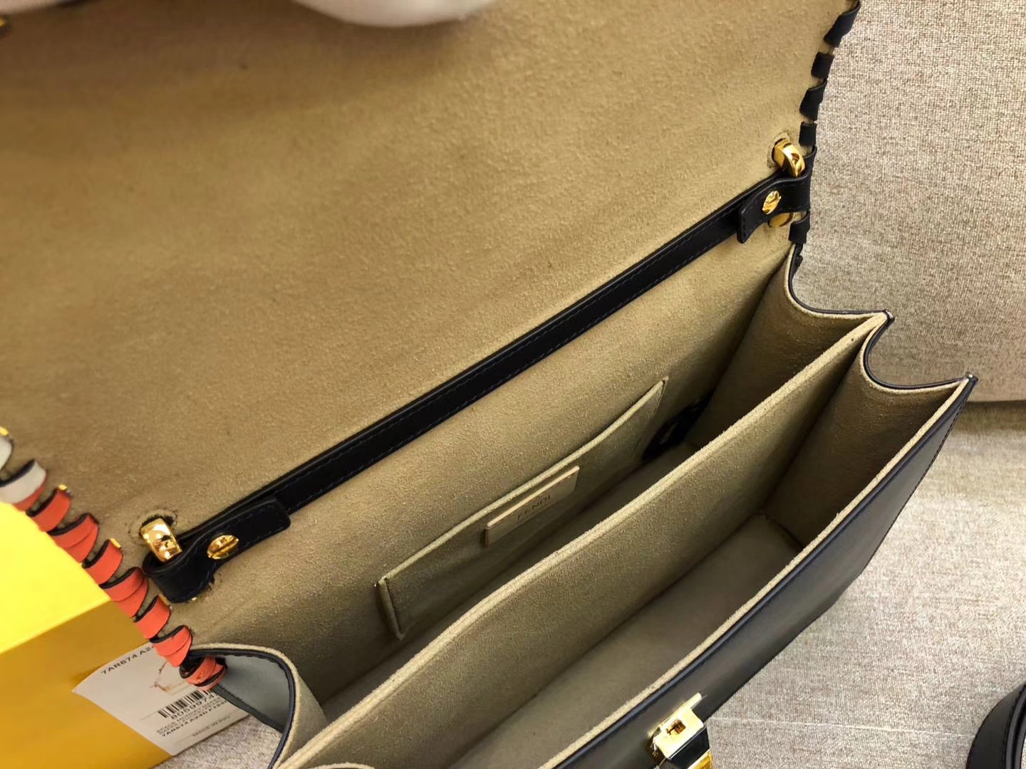 KANI PICCOLA翻盖手提袋 小牛皮 25cm 小蝴蝶结装饰 金扣