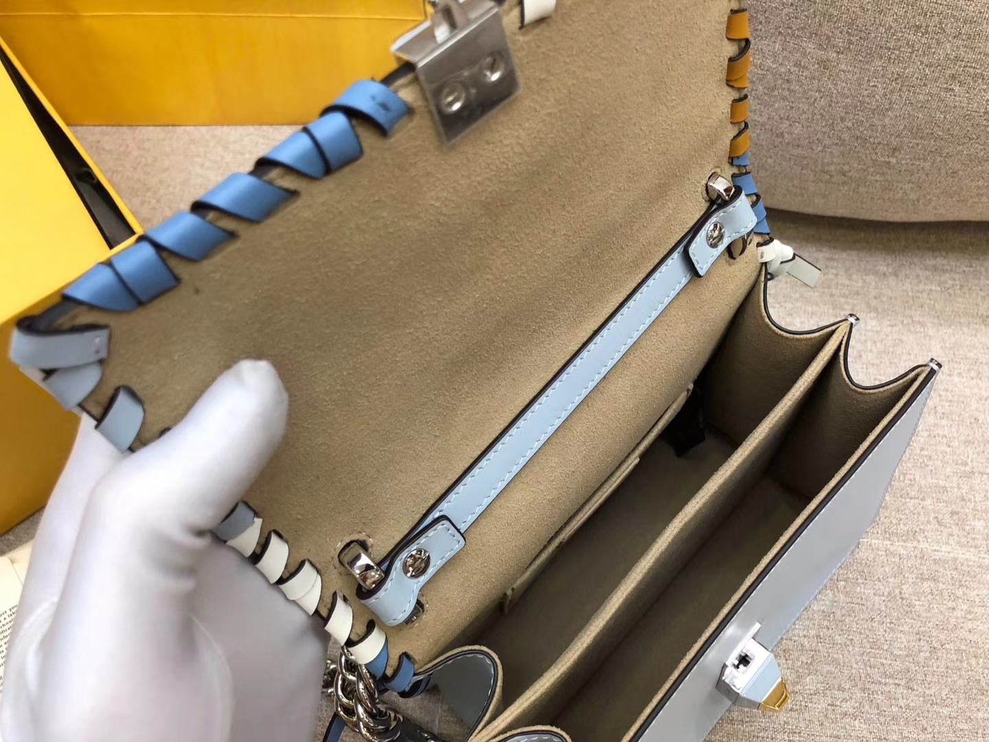 KANI PICCOLA翻盖迷你手袋 小牛皮 19cm 小蝴蝶结装饰 银扣链条包