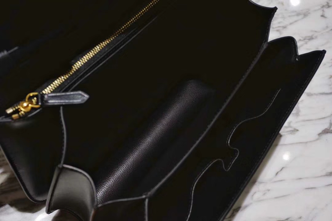 2018款专柜同步 Celine 思琳 box手搓纹 黑色 金扣