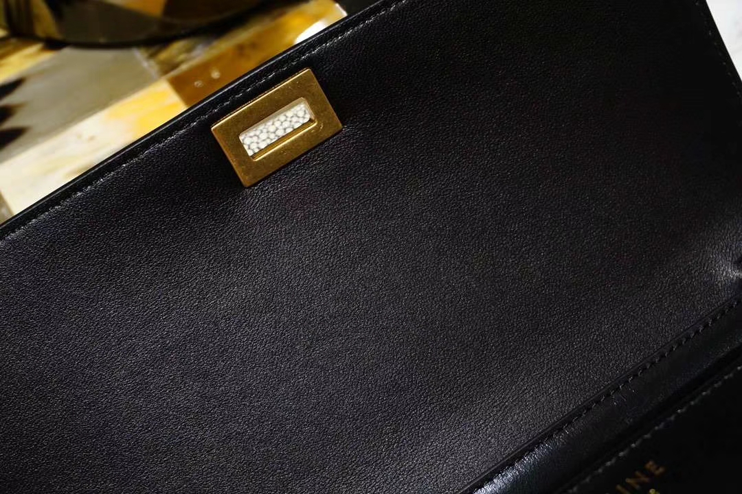 2018款专柜同步 Celine 思琳 box手搓纹 黑色 金扣