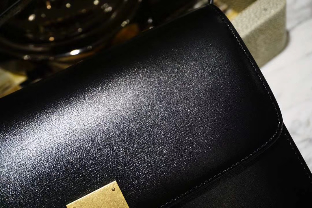 2018款专柜同步 Celine 思琳 box手搓纹 黑色 金扣
