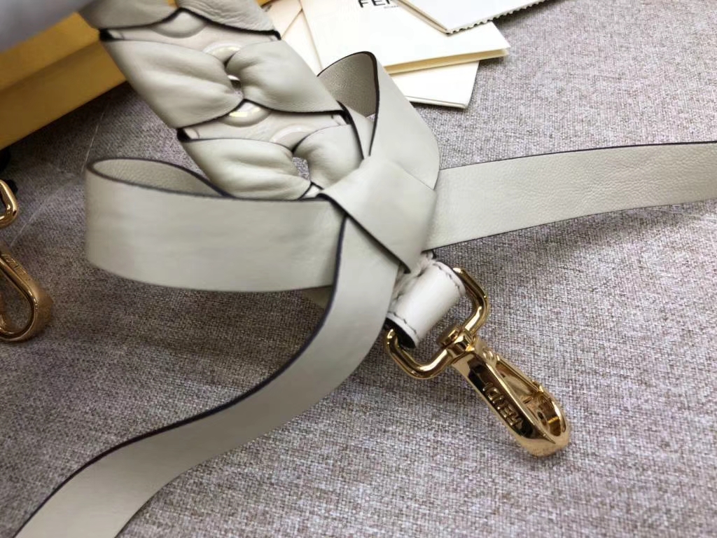 Fendi 芬迪 全新 “STRAP YOU”肩带 可搭配任何包包