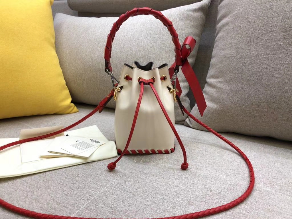 Fendi 芬迪 mon tresor最新拼色 蝴蝶結短 strap you 粉色 12x18x10cm