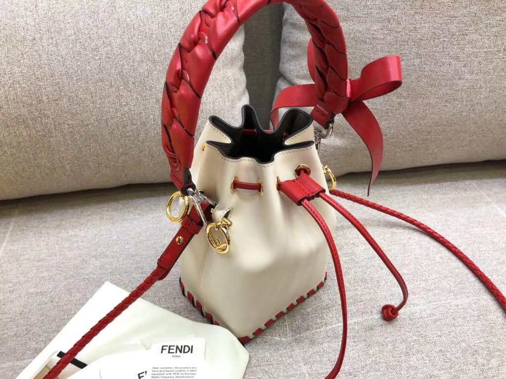 Fendi 芬迪 mon tresor最新拼色 蝴蝶結短 strap you 粉色 12x18x10cm