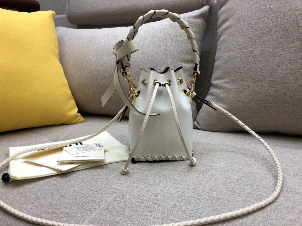 Fendi 芬迪 mon tresor最新拼色 蝴蝶結短 strap you 白色 12x18x10cm