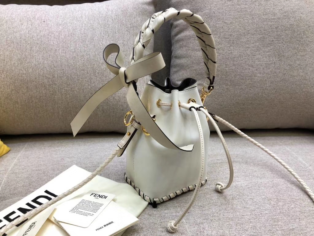 Fendi 芬迪 mon tresor最新拼色 蝴蝶結短 strap you 白色 12x18x10cm