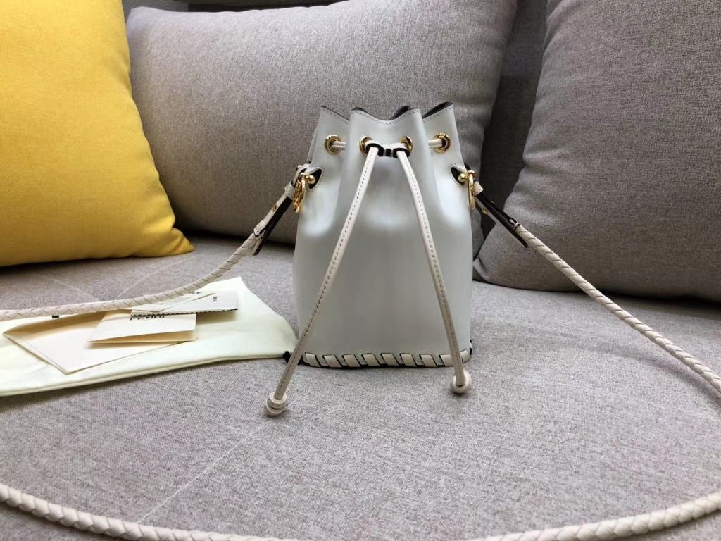 Fendi 芬迪 mon tresor最新拼色 蝴蝶結短 strap you 白色 12x18x10cm