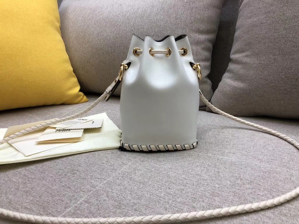 Fendi 芬迪 mon tresor最新拼色 蝴蝶結短 strap you 白色 12x18x10cm