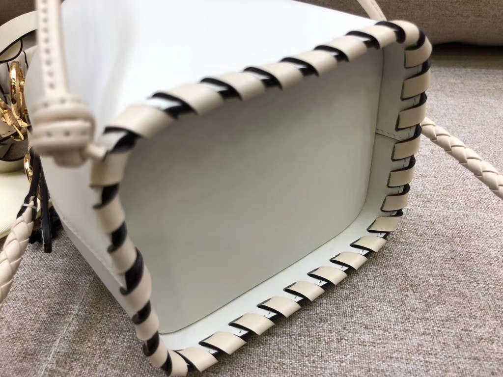 Fendi 芬迪 mon tresor最新拼色 蝴蝶結短 strap you 白色 12x18x10cm